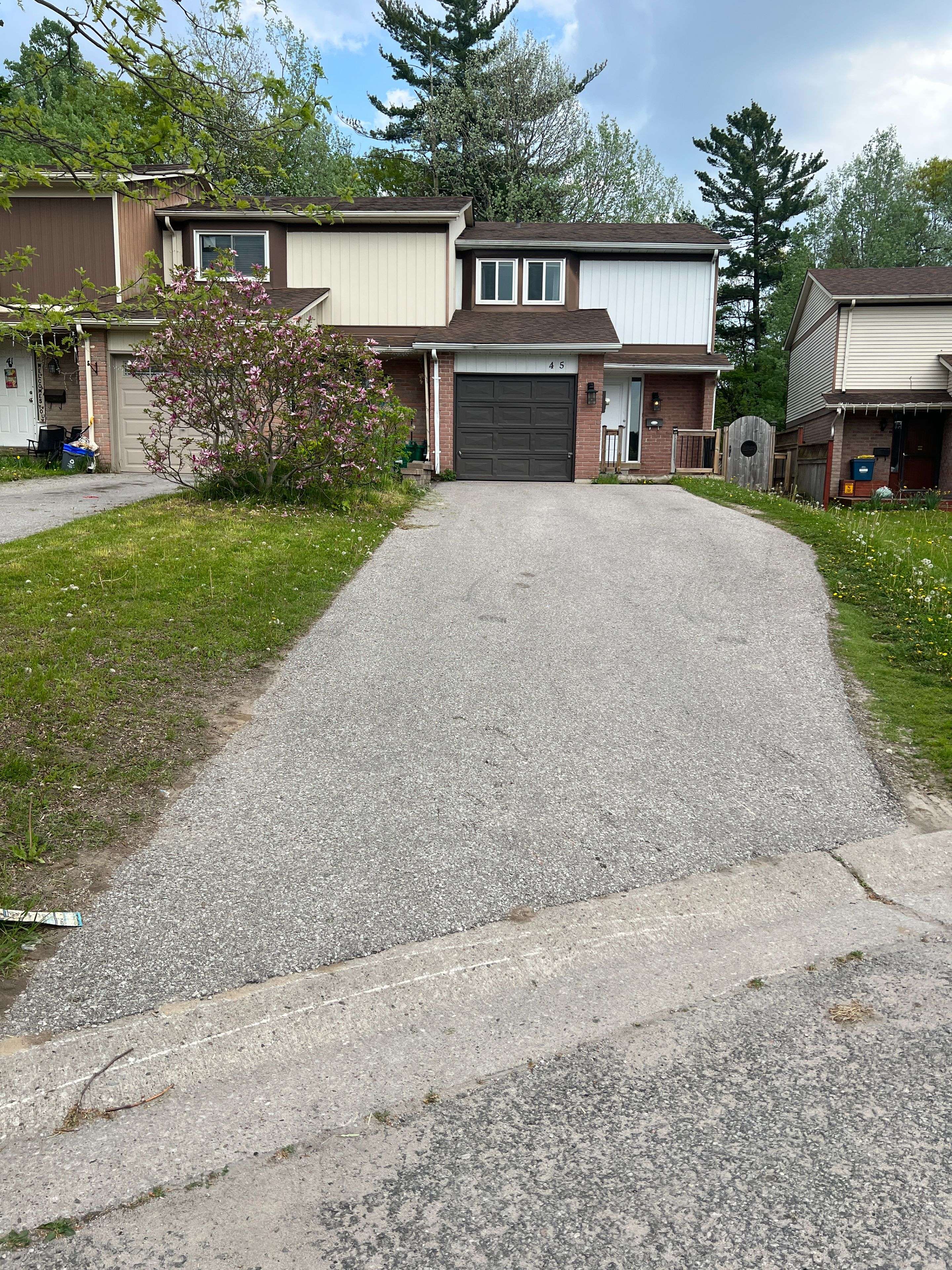 45 Burns CIR, Barrie, ON L4N 5J8