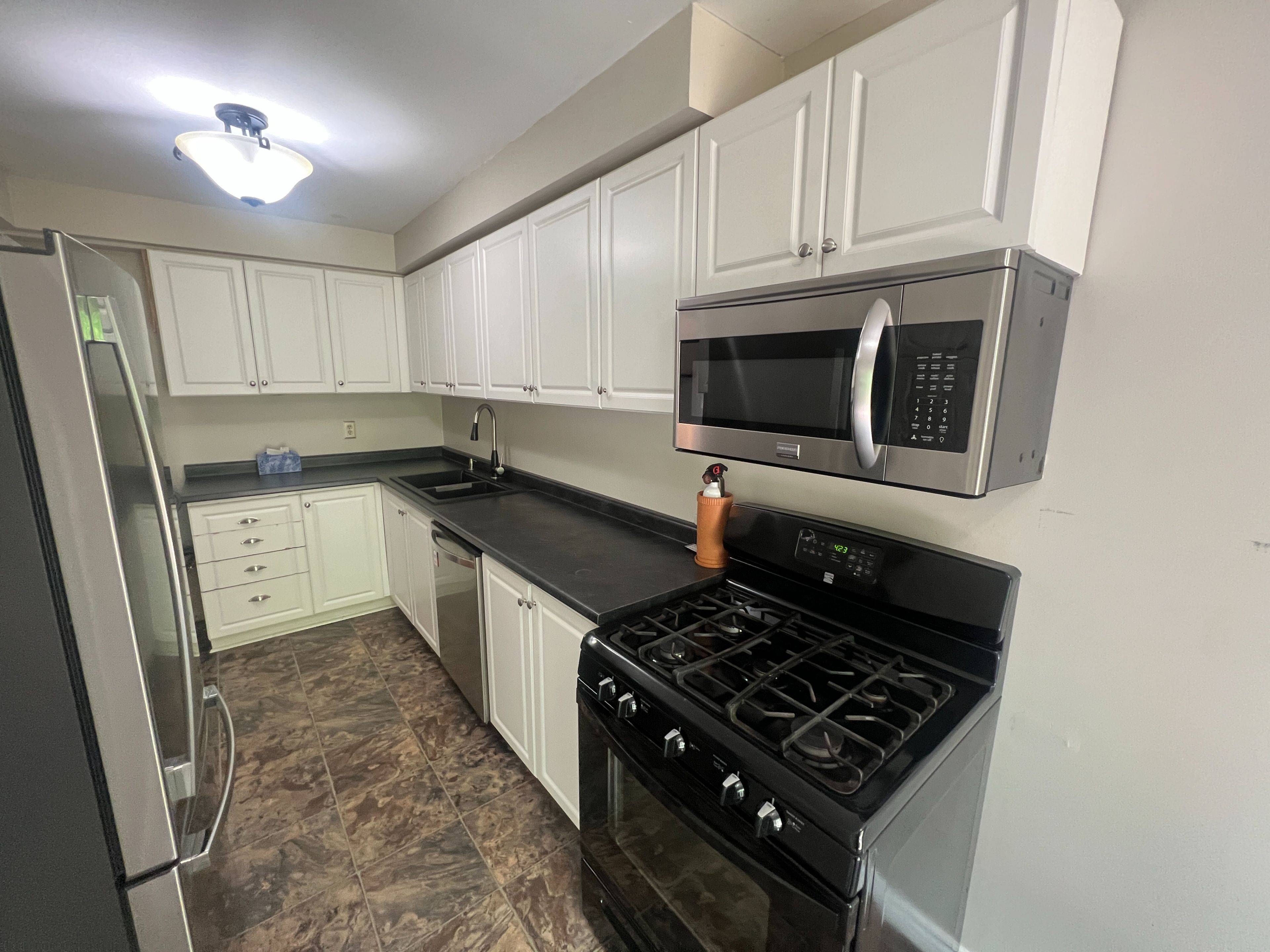 45 Burns CIR, Barrie, ON L4N 5J8