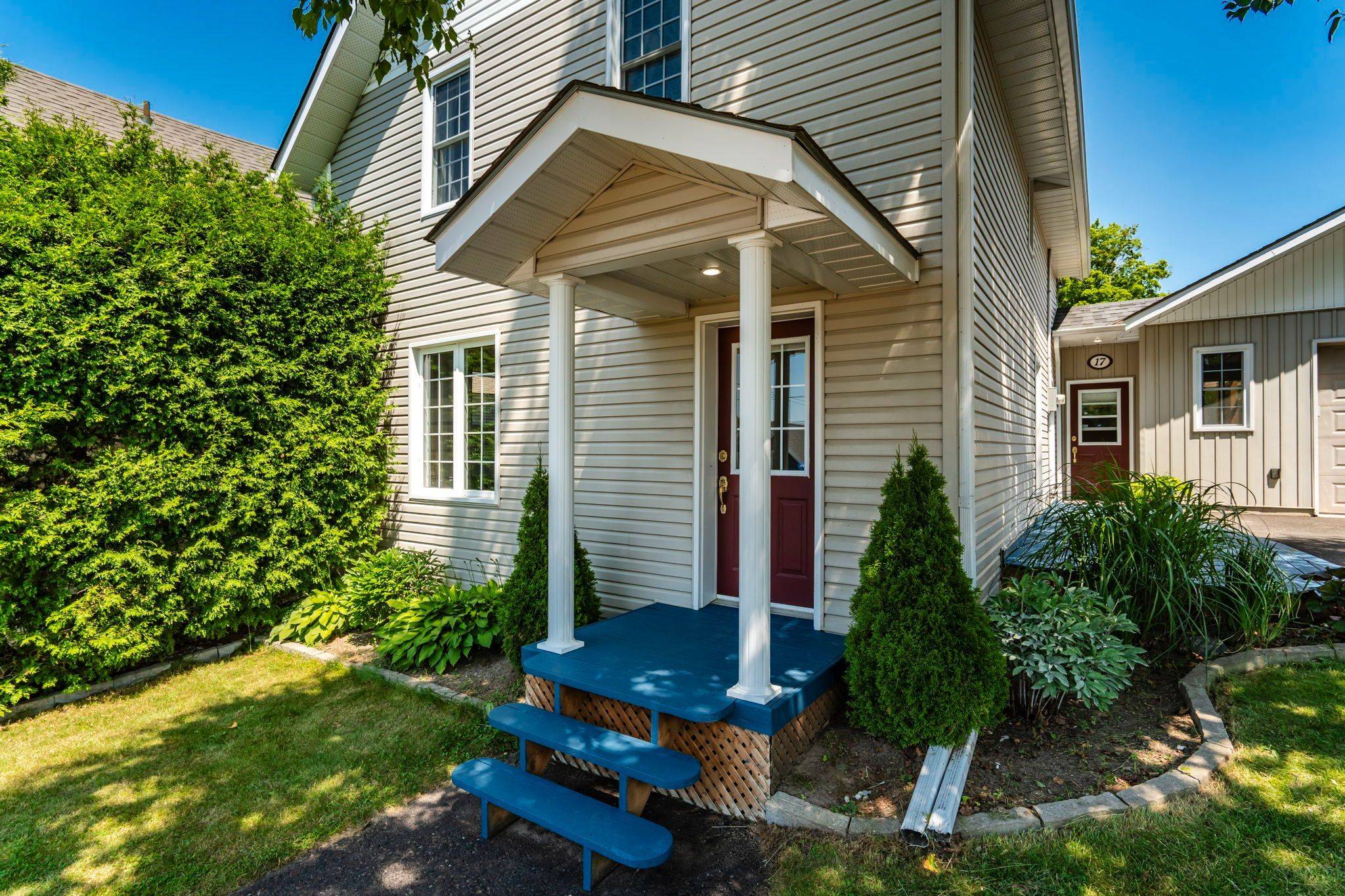 17 Peel ST, Penetanguishene, ON L9M 1A5