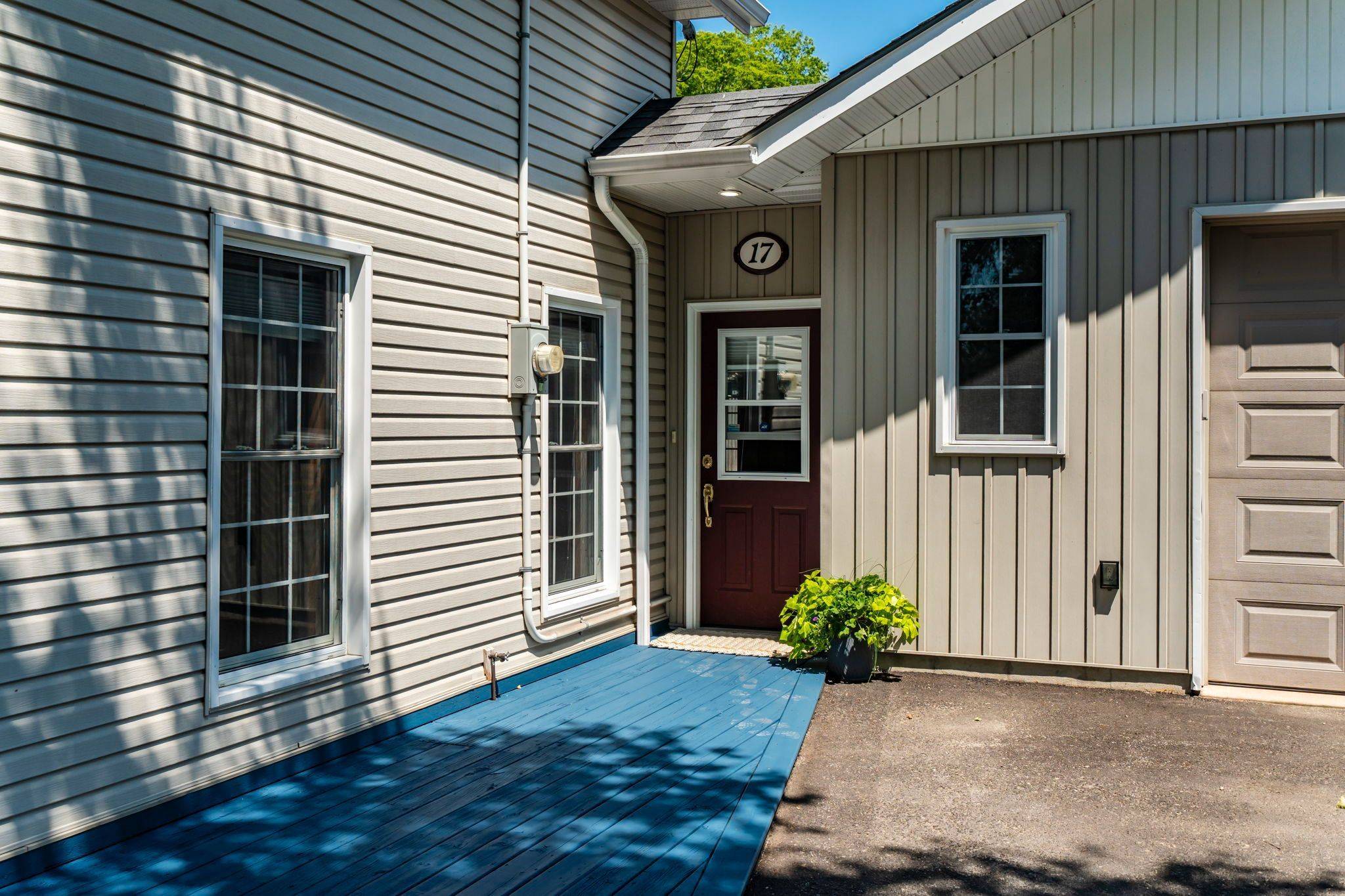 17 Peel ST, Penetanguishene, ON L9M 1A5