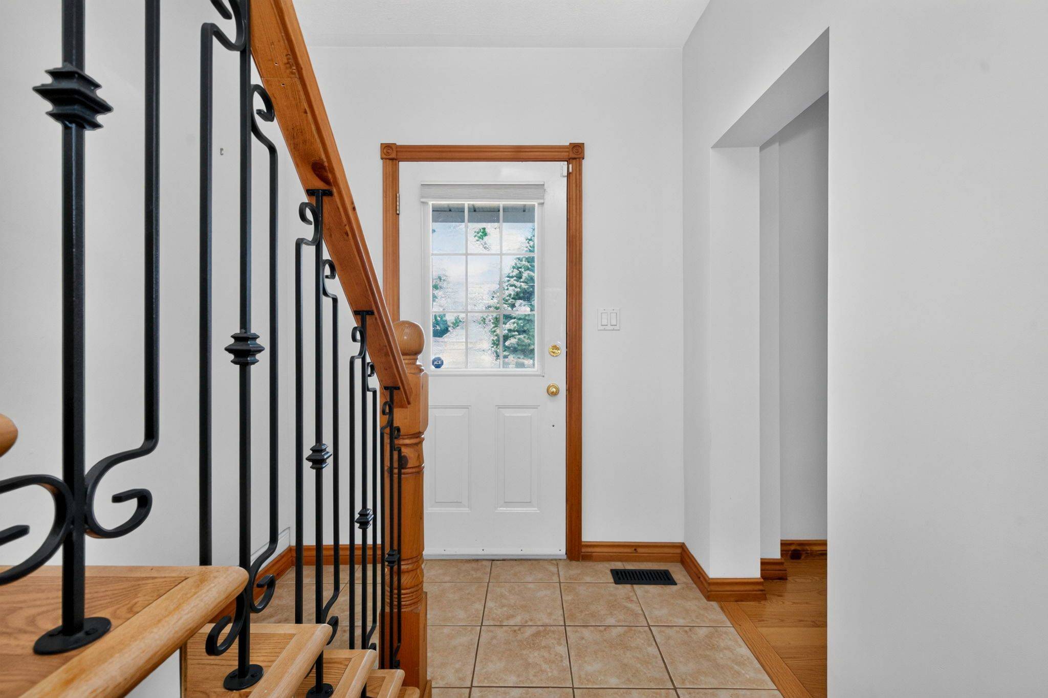 17 Peel ST, Penetanguishene, ON L9M 1A5