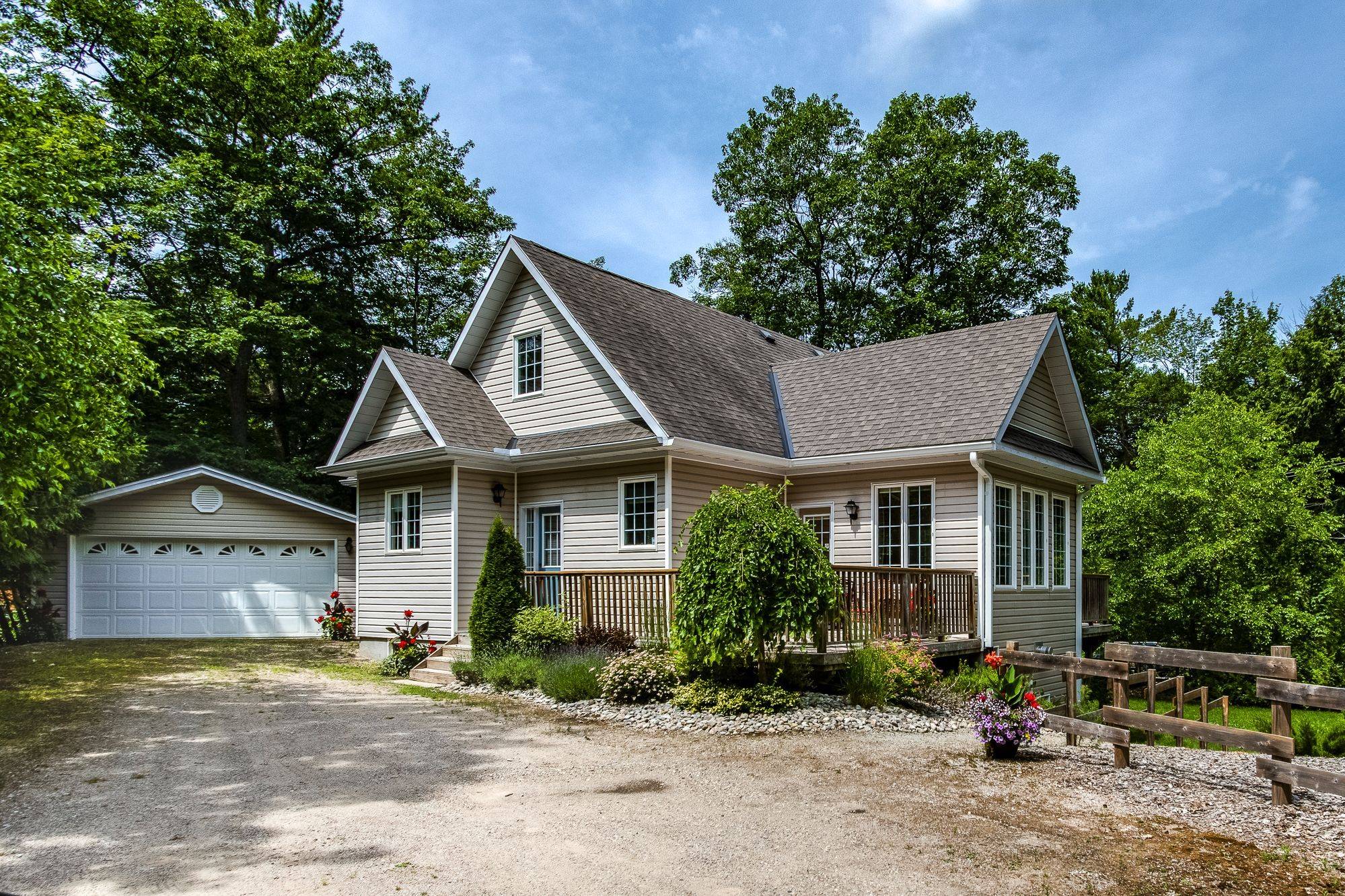 8 Woodward DR, Tiny, ON L0L 2J0