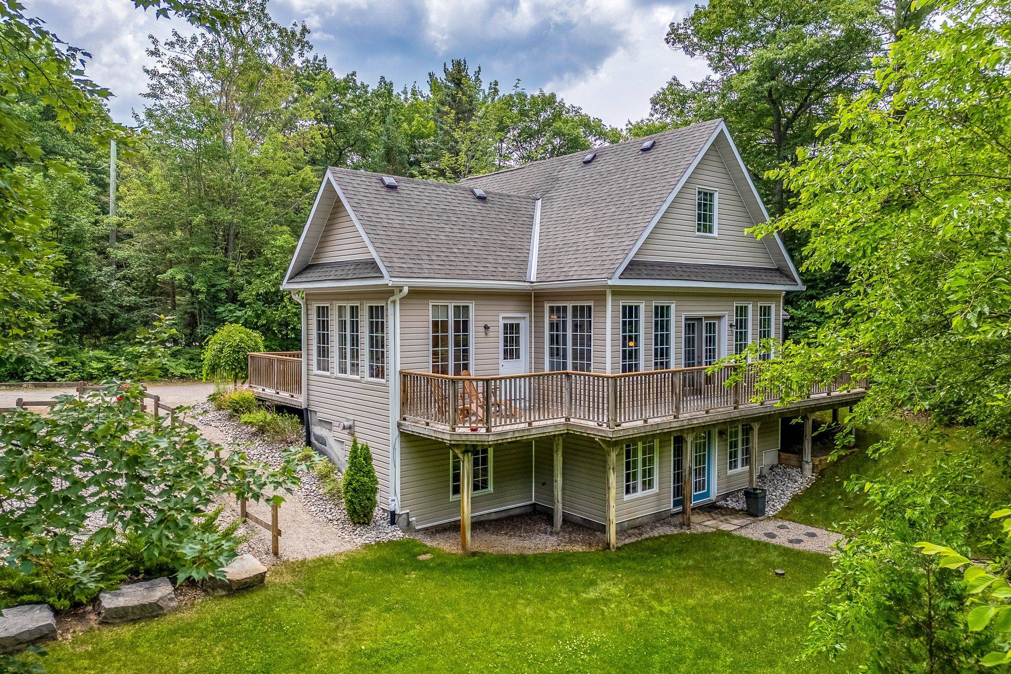 8 Woodward DR, Tiny, ON L0L 2J0