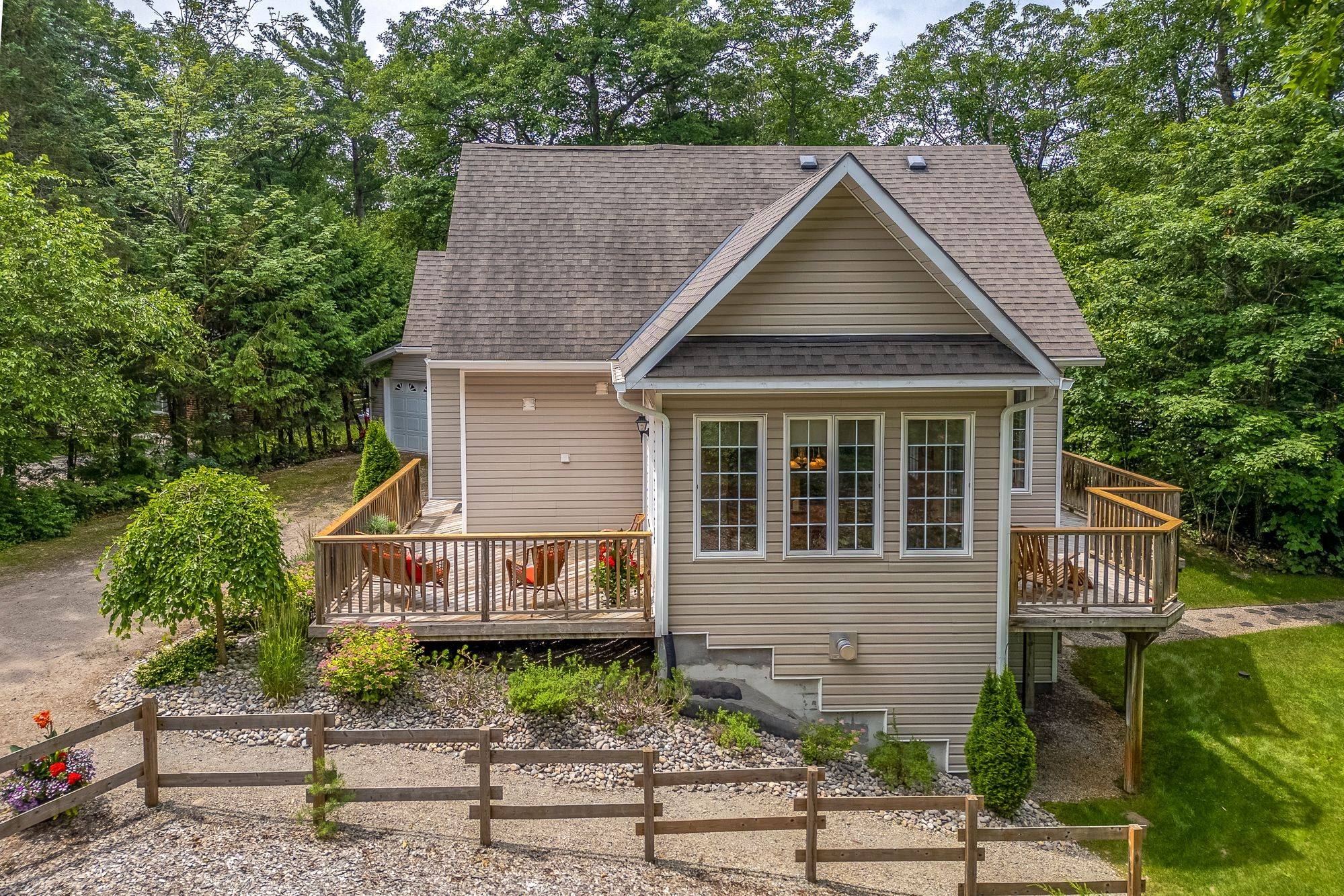 8 Woodward DR, Tiny, ON L0L 2J0