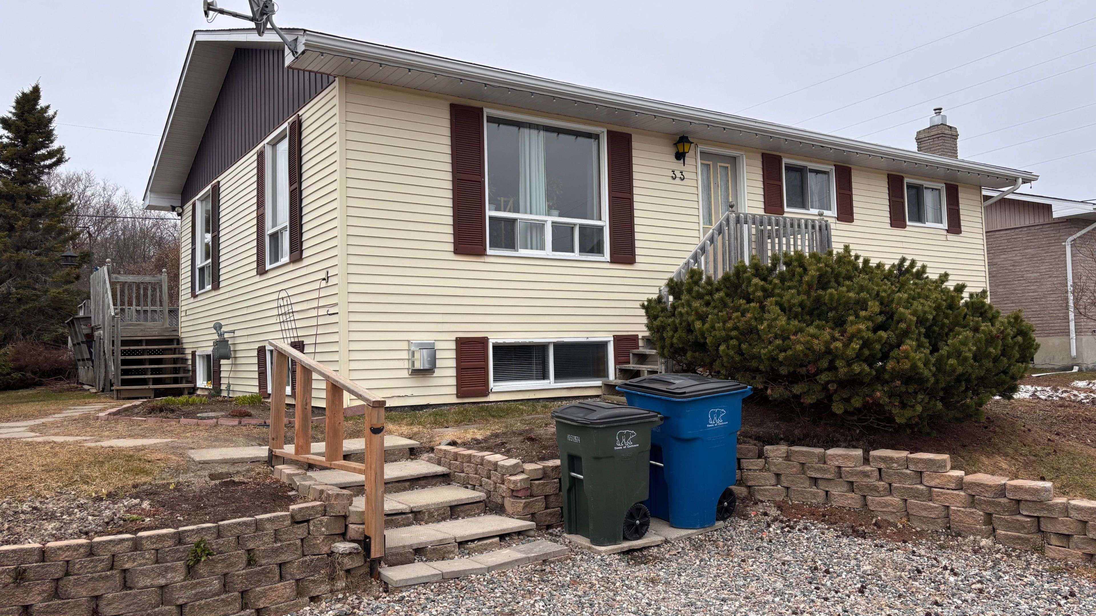 33 Eighteenth AVE, Cochrane, ON P0L 1C0