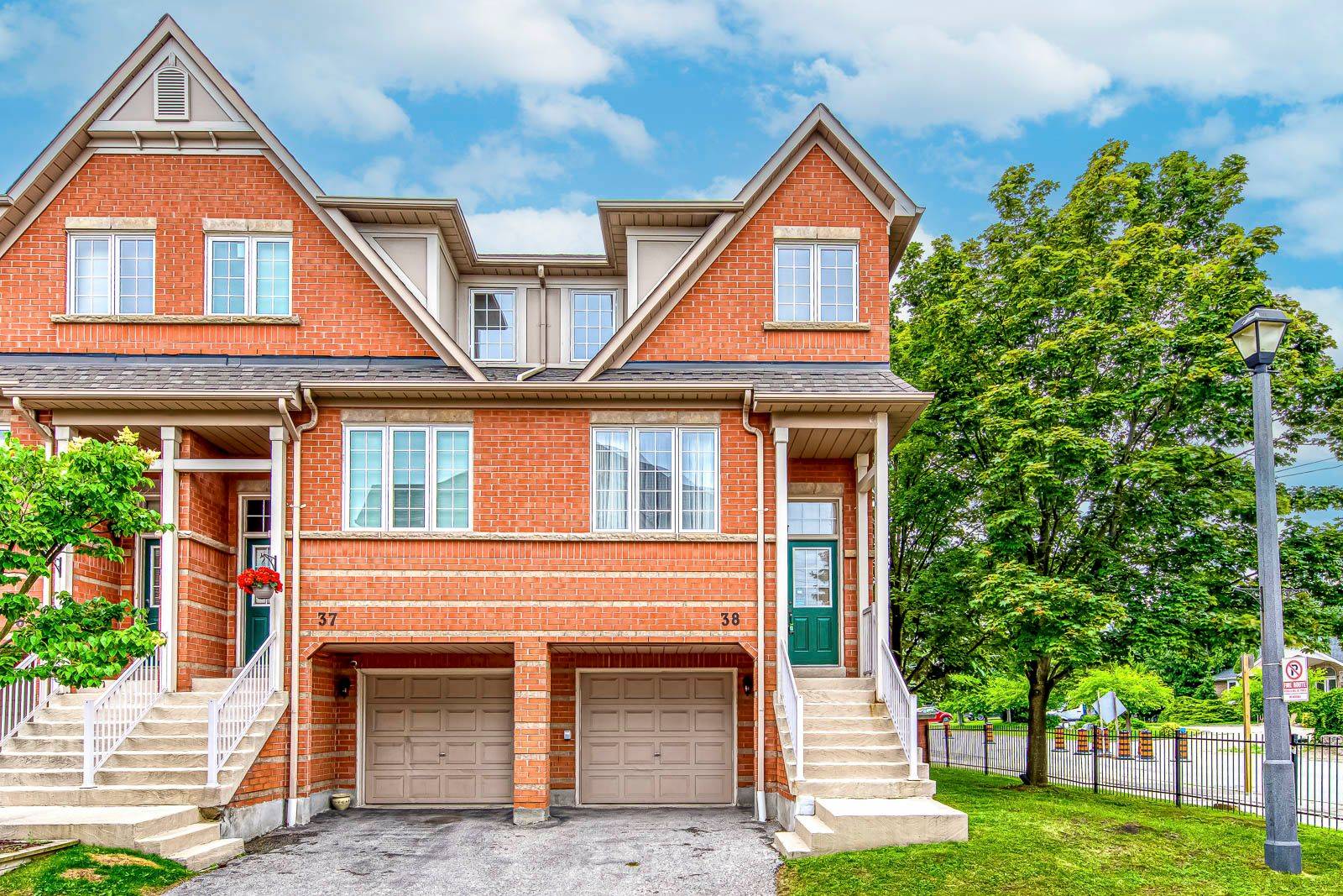 38 Fairview RD W #38, Mississauga, ON L5B 4J8