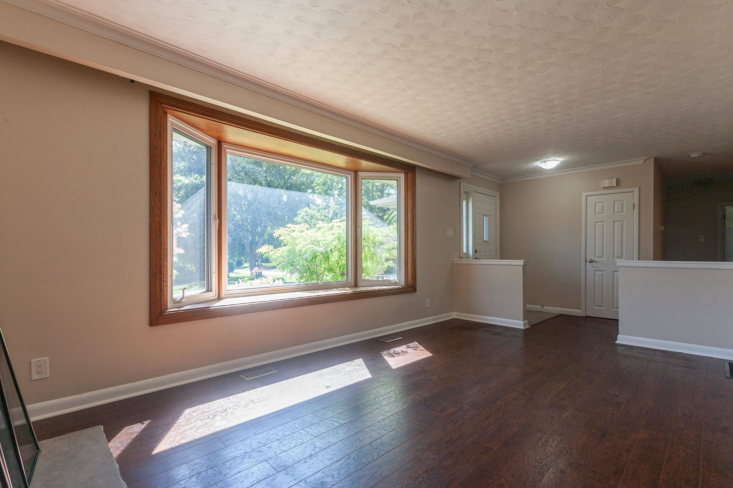 1461 Moss Glen RD, Burlington, ON L7P 2C2