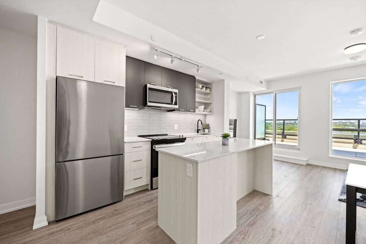 2300 St. Clair AVE #717, Toronto W02, ON M6N 0B3