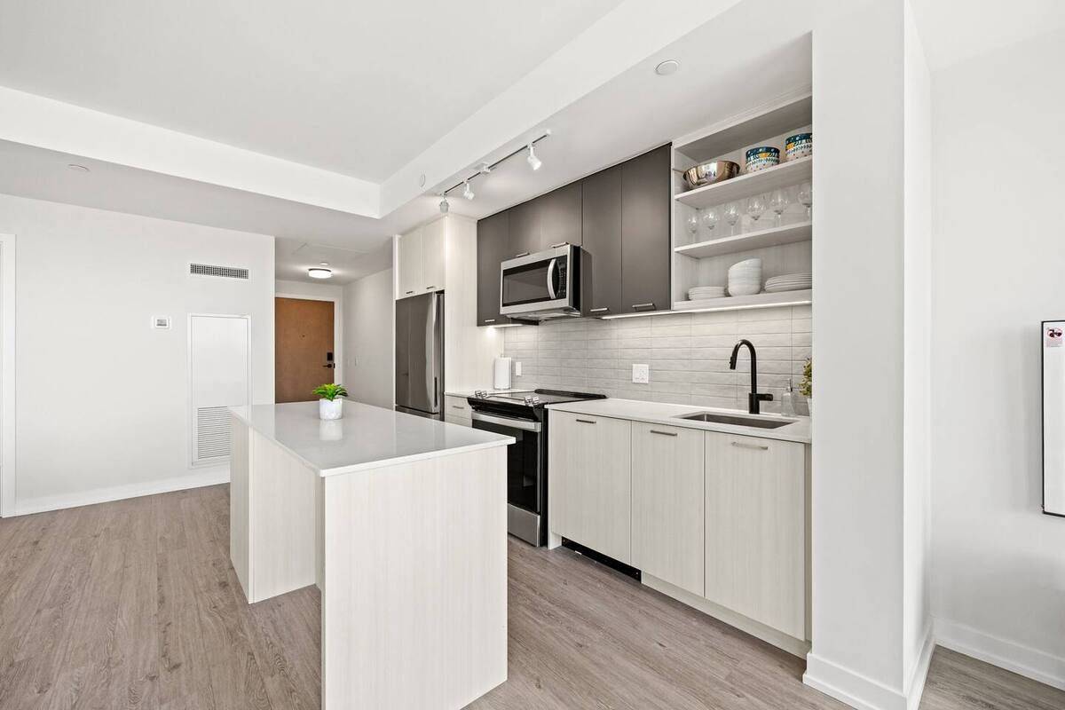 2300 St. Clair AVE #717, Toronto W02, ON M6N 0B3