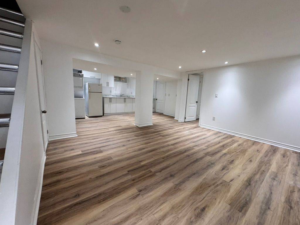 46 Plains RD E #Lower Unit, Burlington, ON L7T 2B9