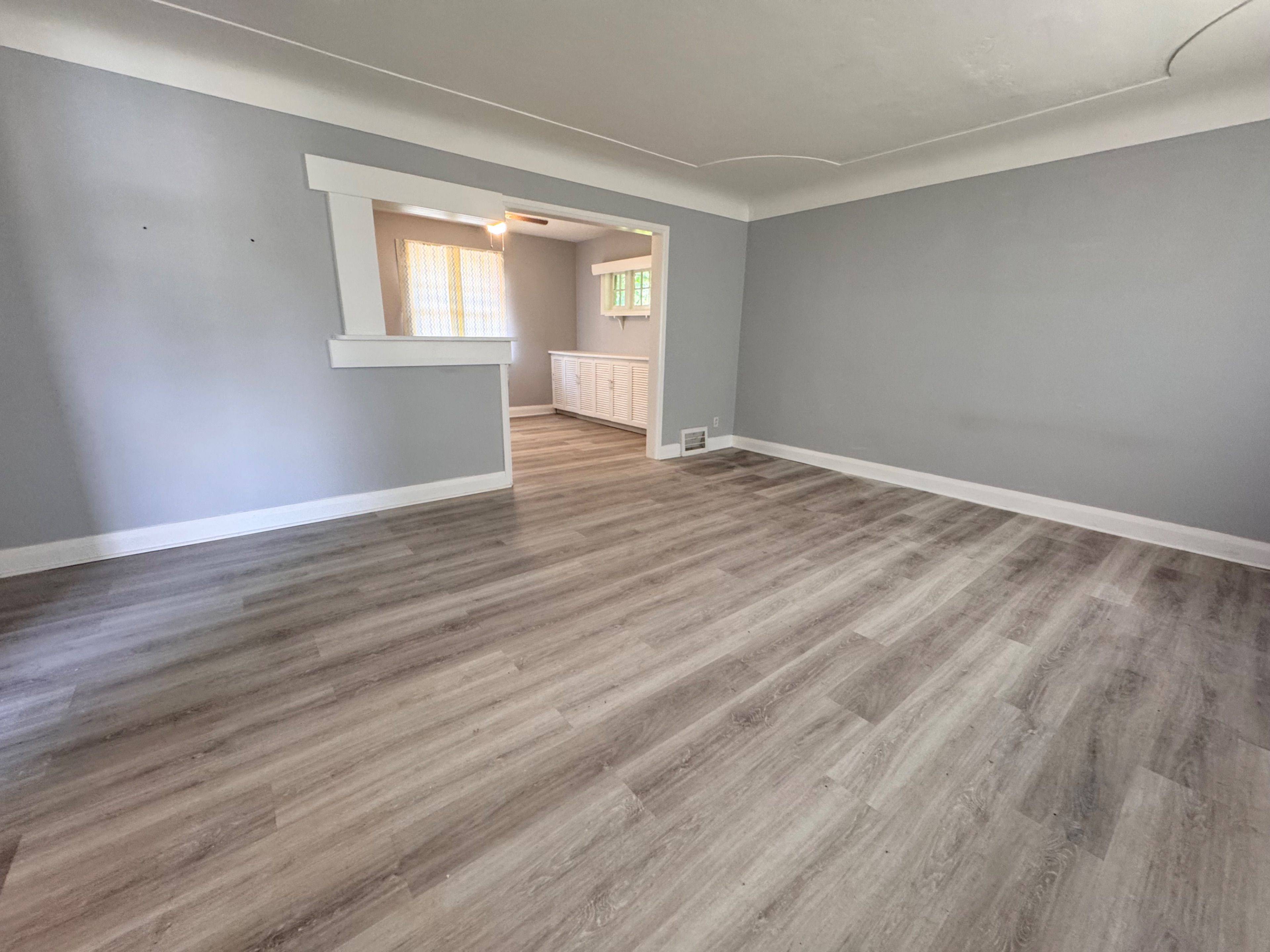 46 Plains RD #Upper Unit, Burlington, ON L7T 2B9