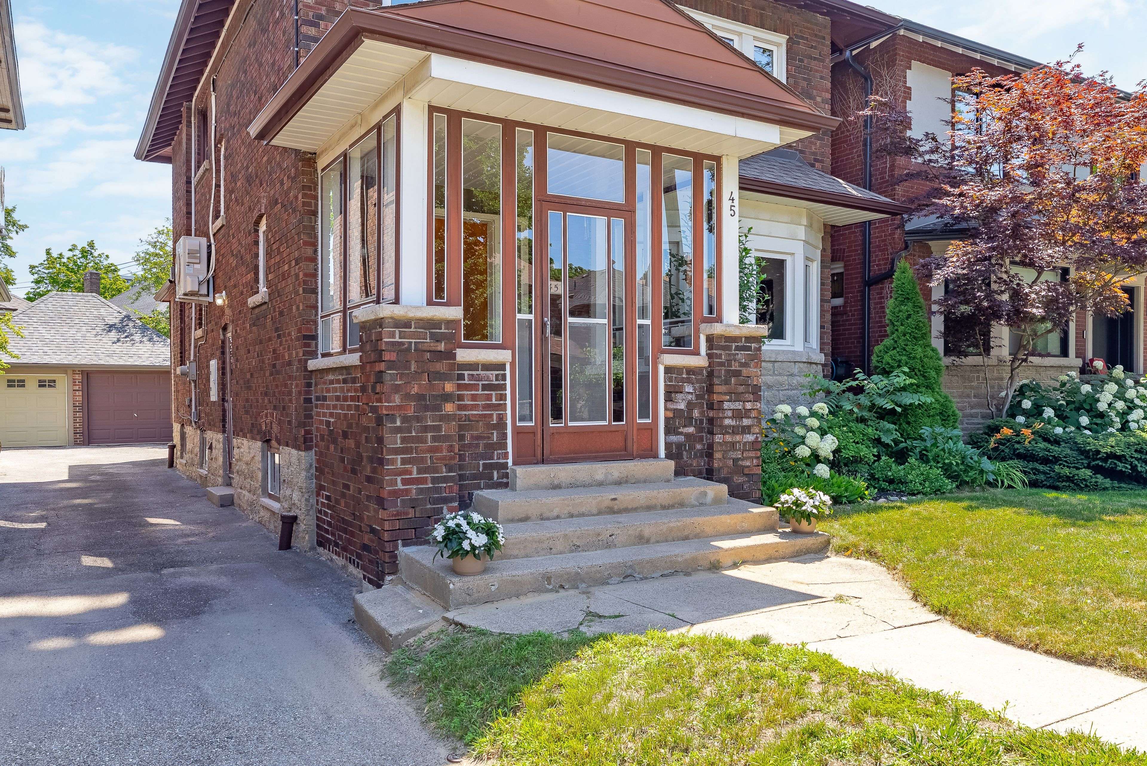 45 Glendonwynne RD, Toronto W02, ON M6P 3E5