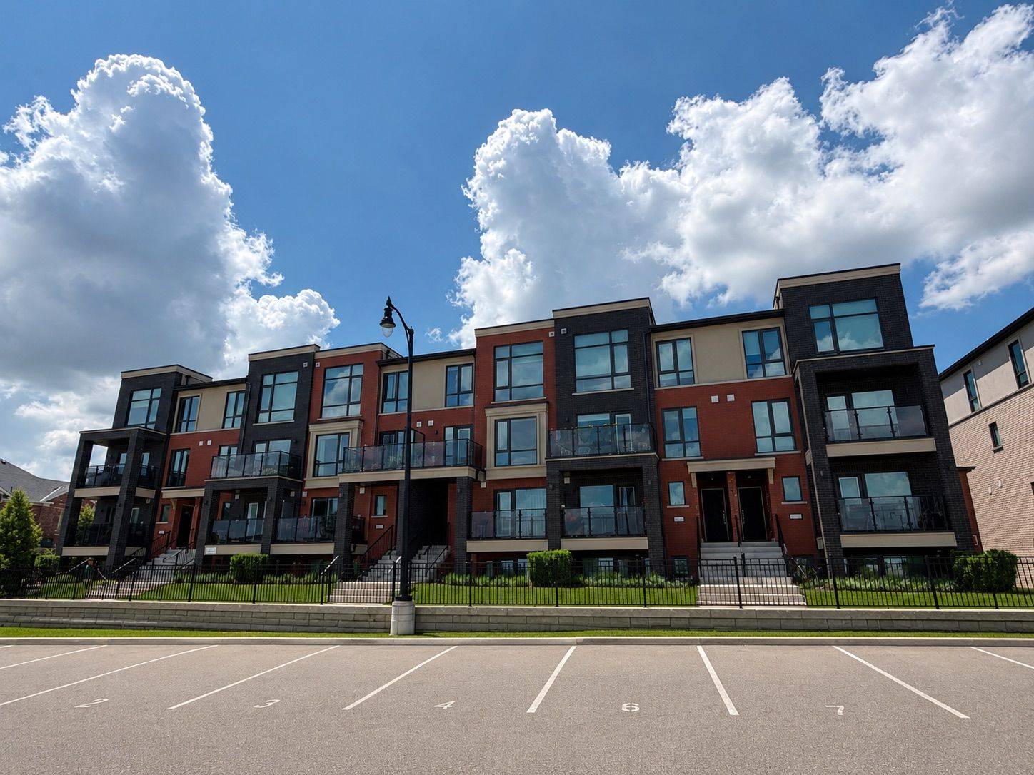 165 Veterans DR #15, Brampton, ON L7A 5L2