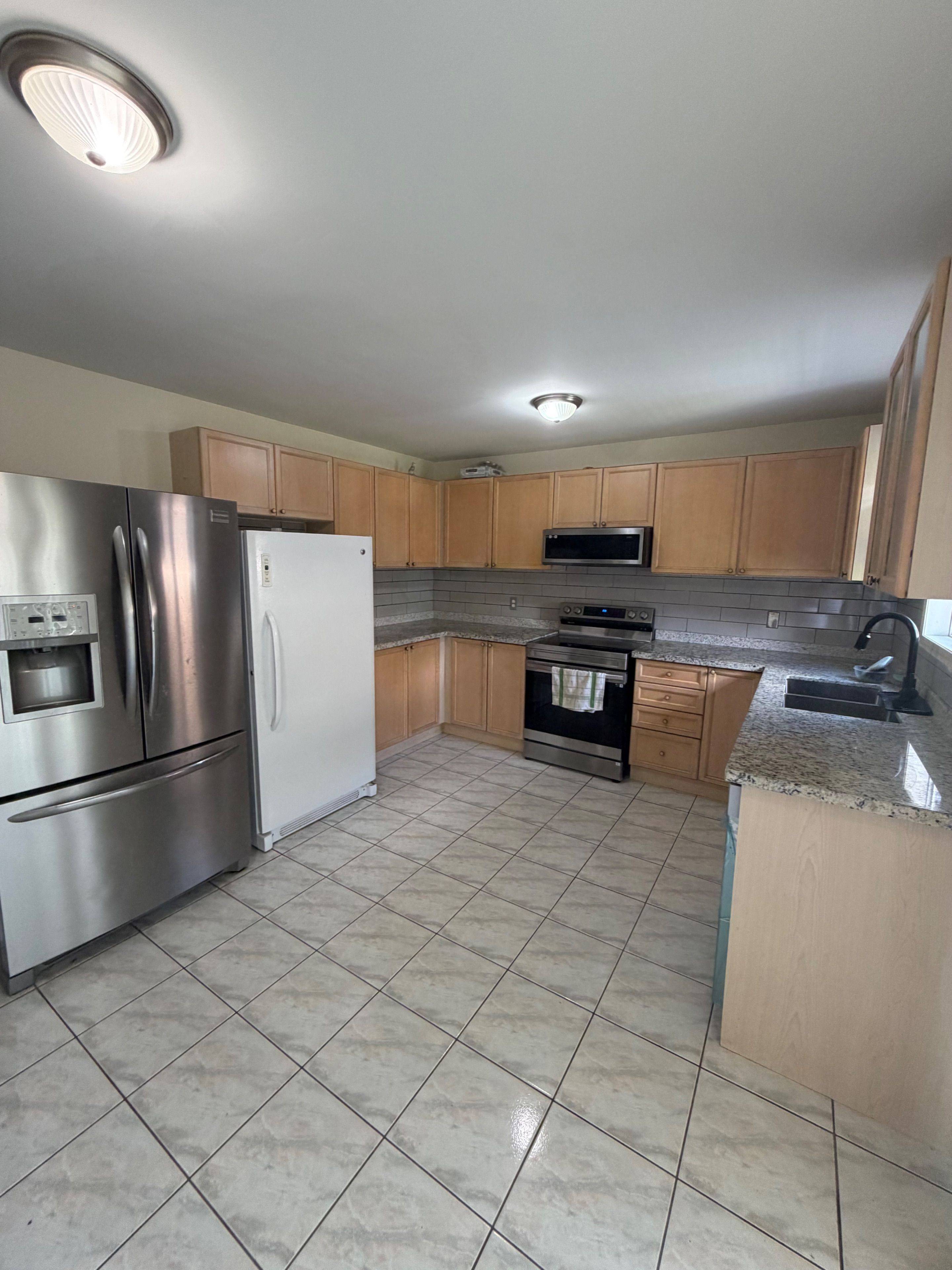 127 Brisdale DR, Brampton, ON L7A 2H2