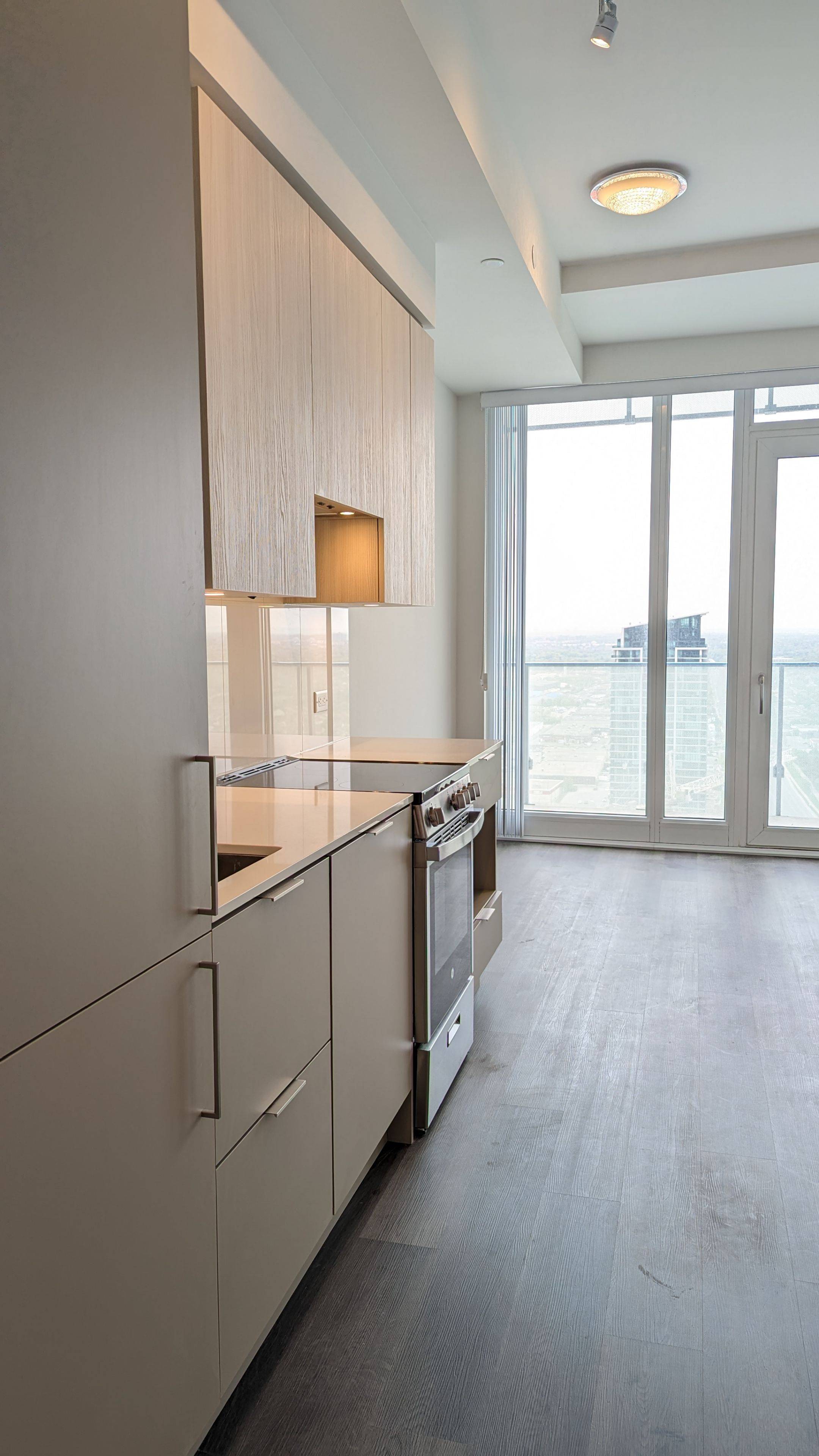 3900 Confederation Pkwy #3008, Mississauga, ON L5B 0M3