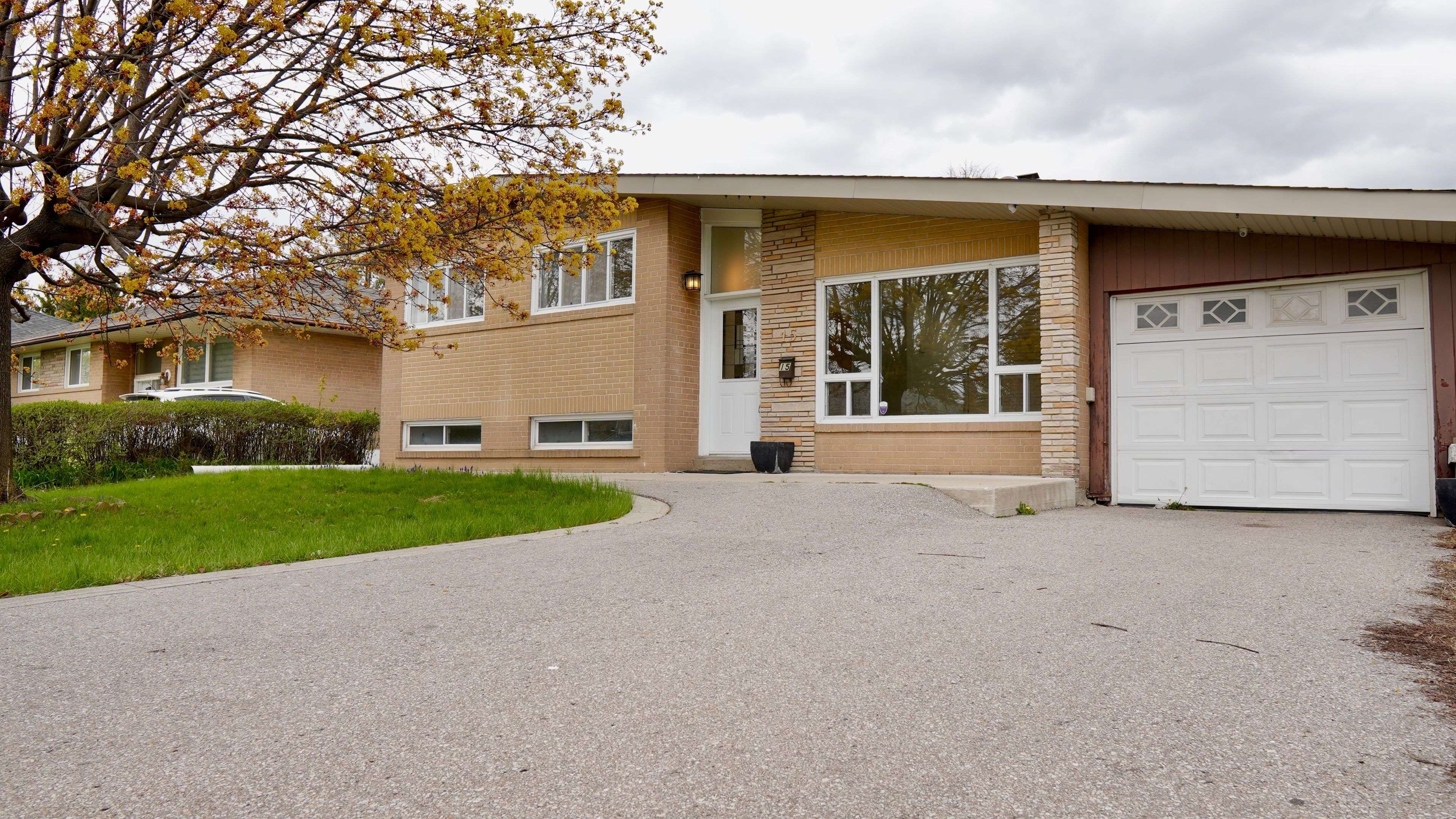 15 ATHLONE AVE, Brampton, ON L6T 2N5