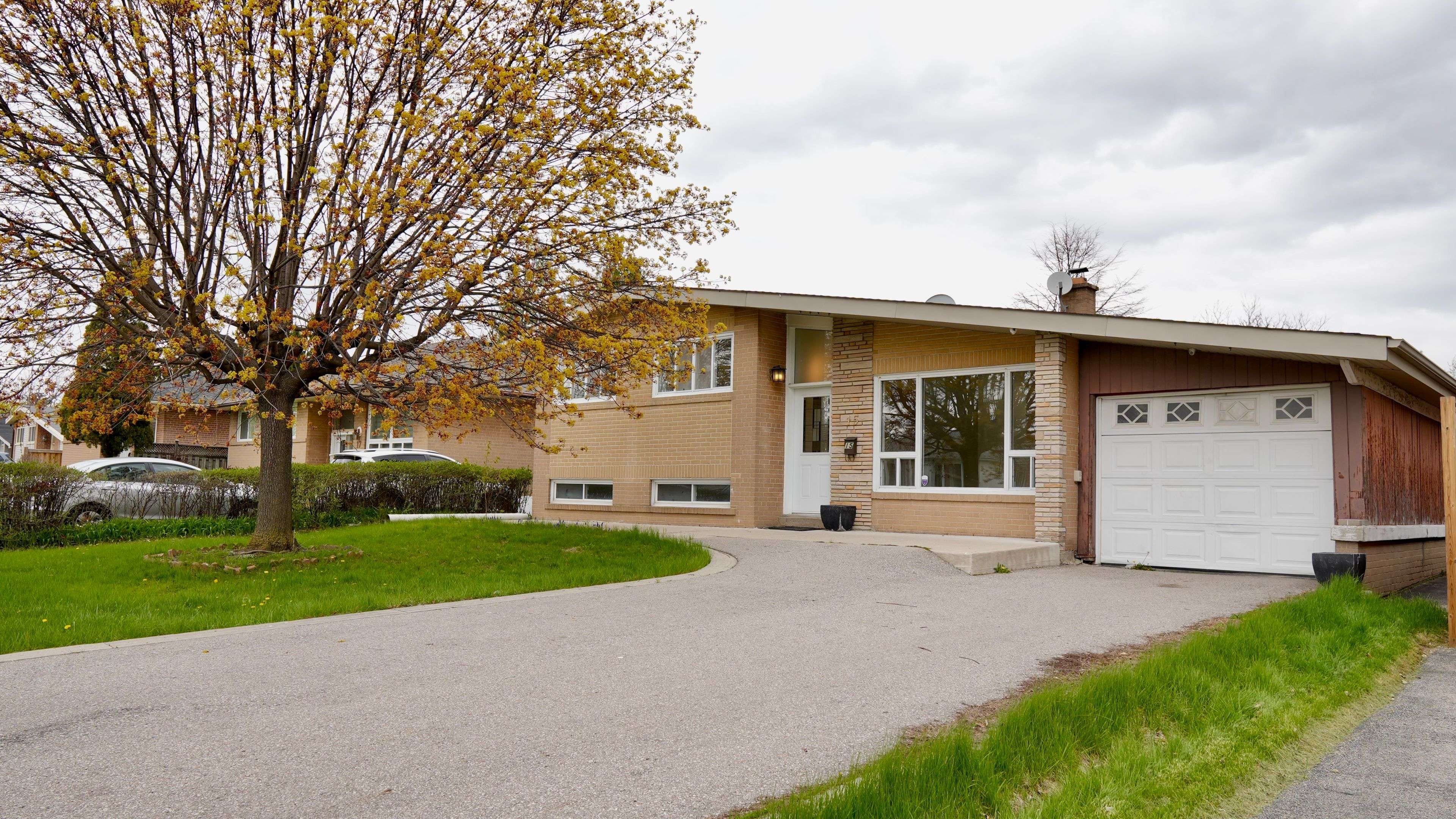 15 ATHLONE AVE, Brampton, ON L6T 2N5