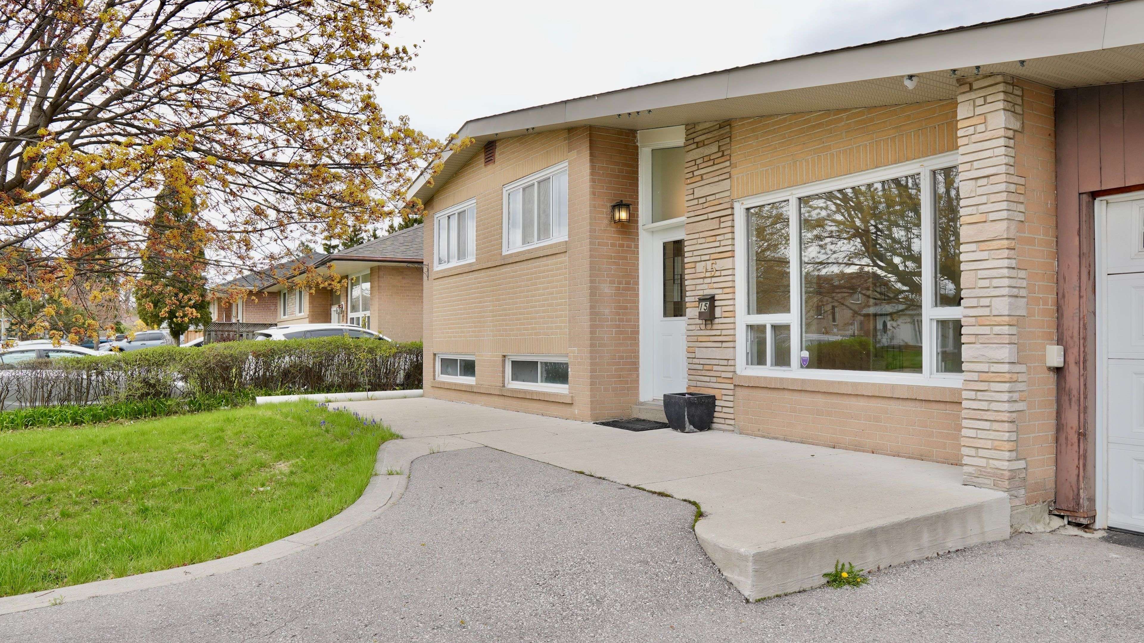 15 ATHLONE AVE, Brampton, ON L6T 2N5