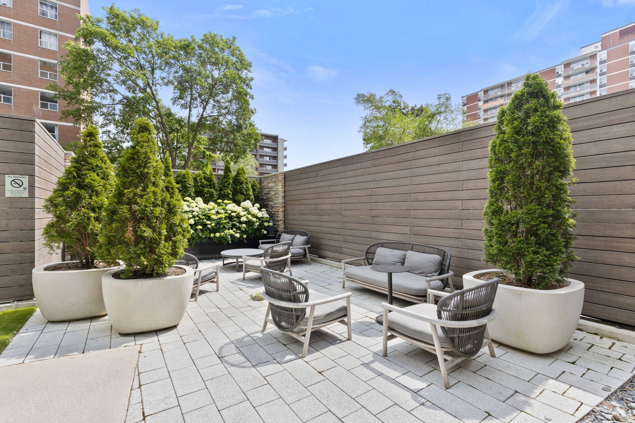 21 Park ST E #717, Mississauga, ON L5G 1L7
