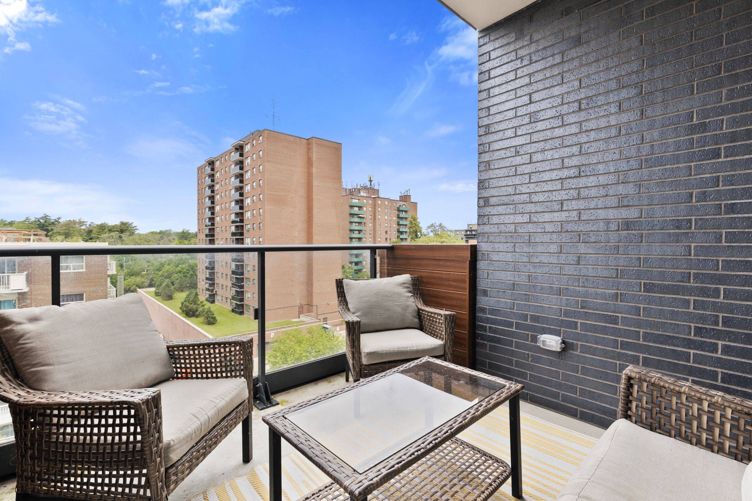 21 Park ST E #717, Mississauga, ON L5G 1L7