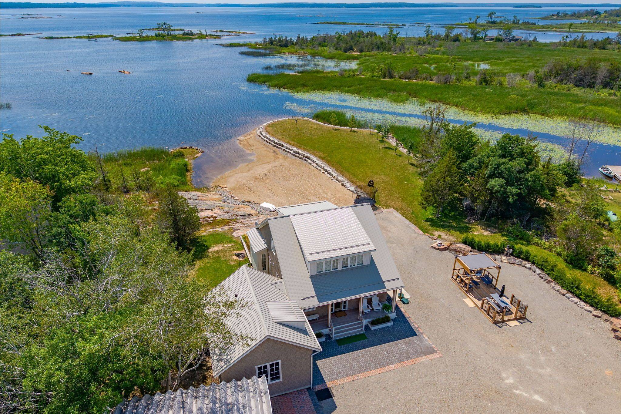 101 Evergreen LN, Georgian Bay, ON L0K 1S0