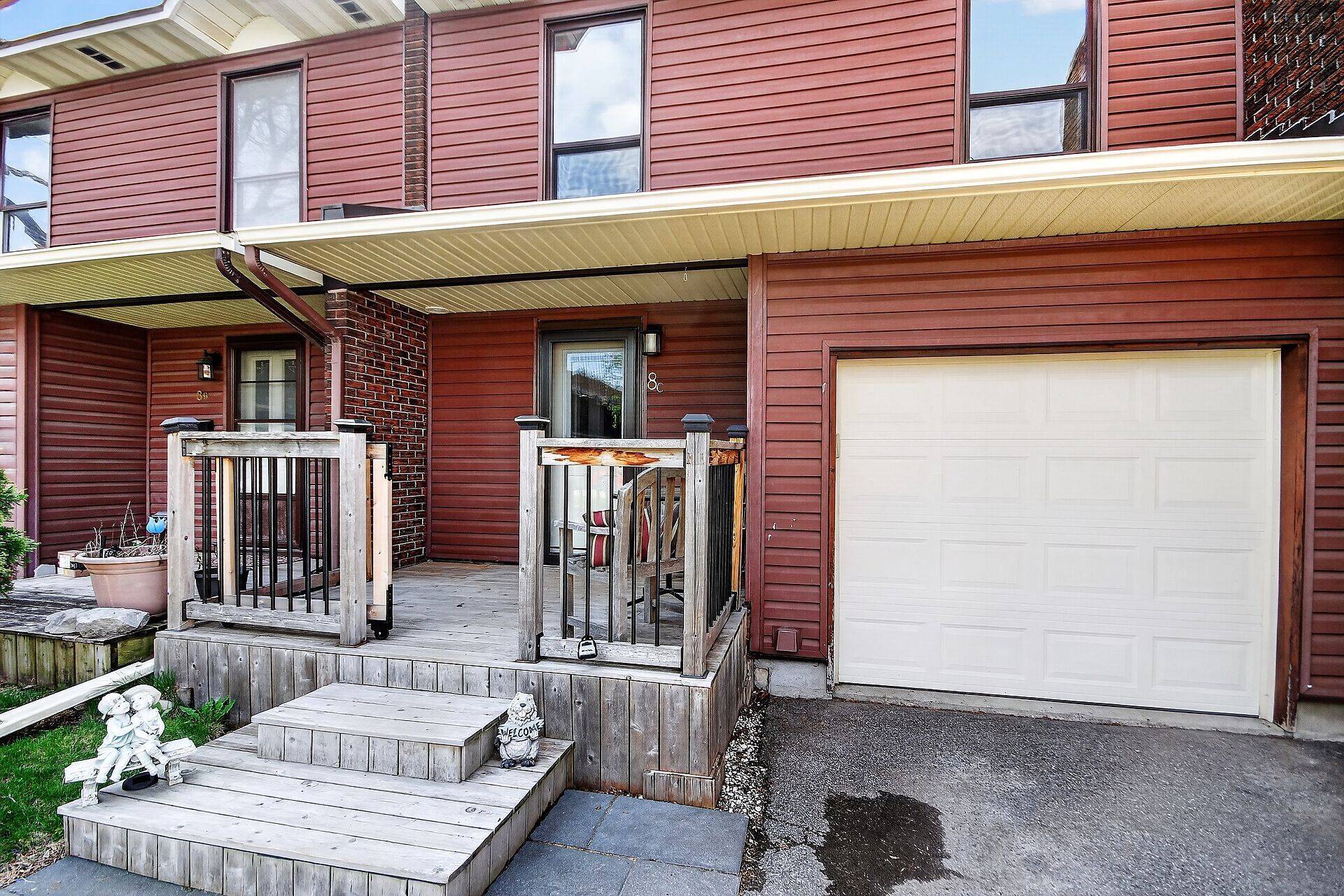 8 Arnold DR #C, Bells Corners And South To Fallowfield, ON K2H 6V9