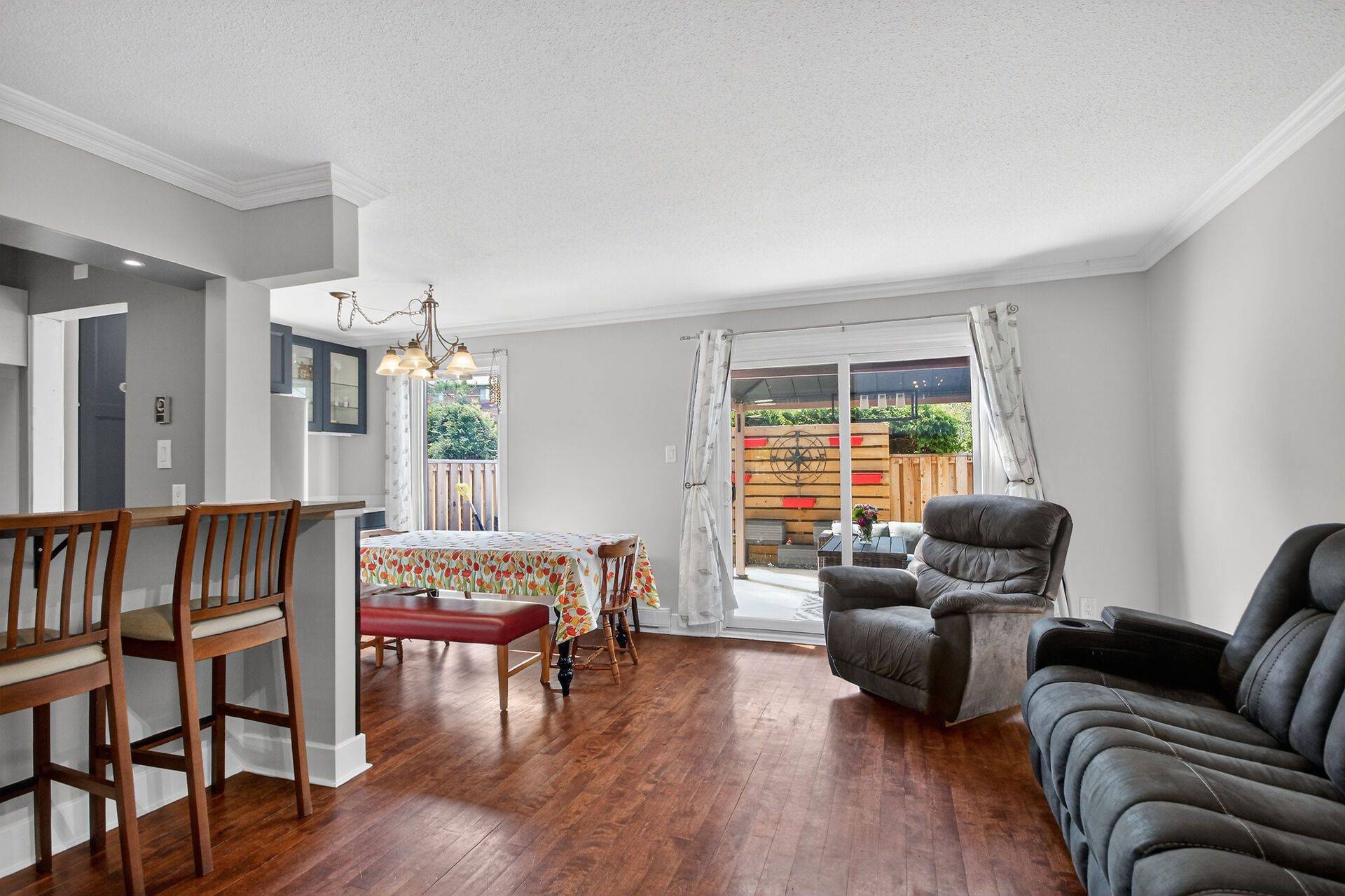 8 Arnold DR #C, Bells Corners And South To Fallowfield, ON K2H 6V9