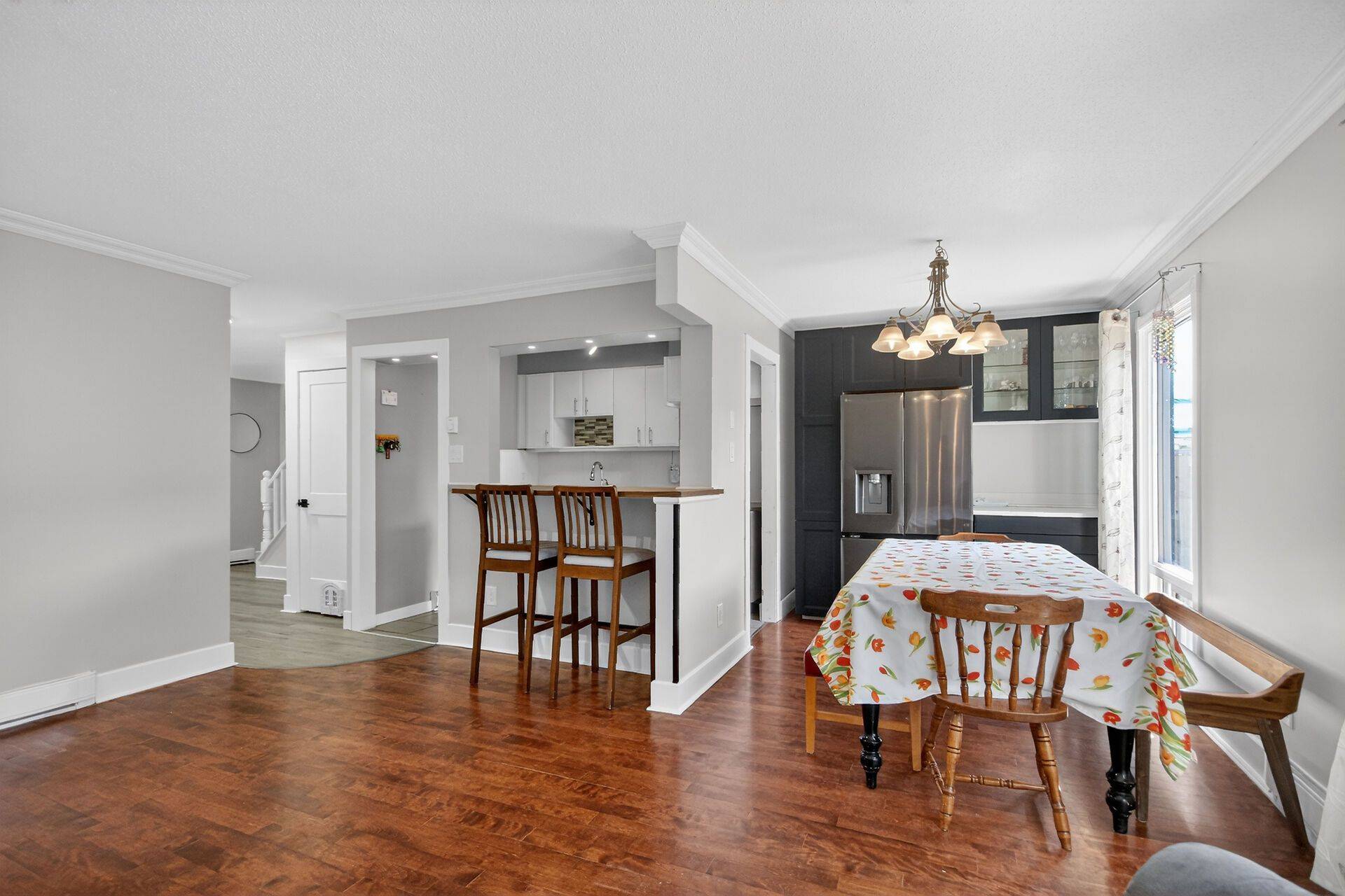 8 Arnold DR #C, Bells Corners And South To Fallowfield, ON K2H 6V9