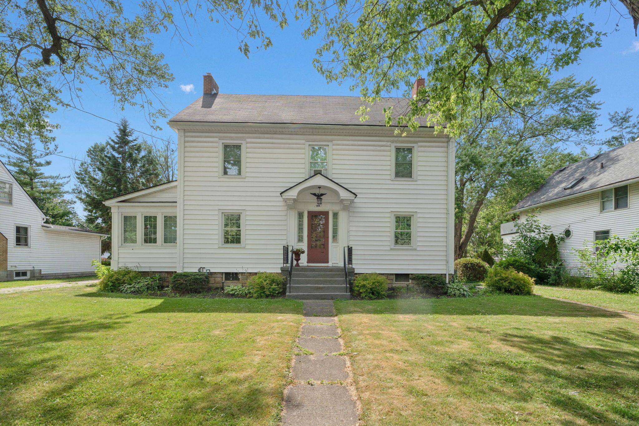 166 North ST N, Fort Erie, ON L2A 3R7