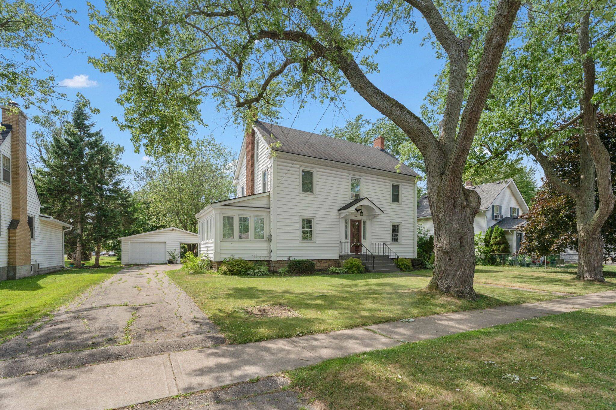 166 North ST N, Fort Erie, ON L2A 3R7