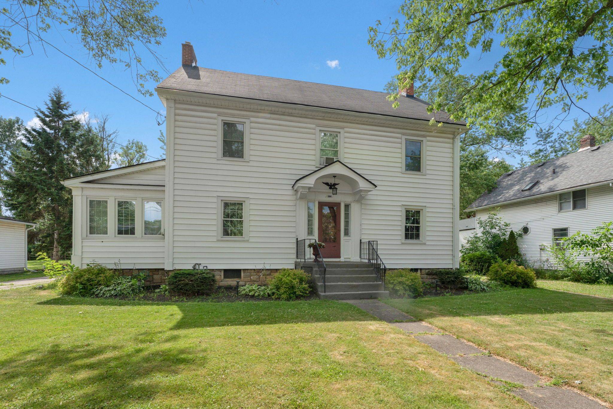 166 North ST N, Fort Erie, ON L2A 3R7