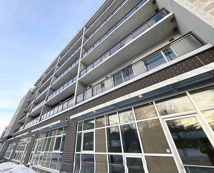 275 Larch ST #F504, Waterloo, ON N2L 3R2