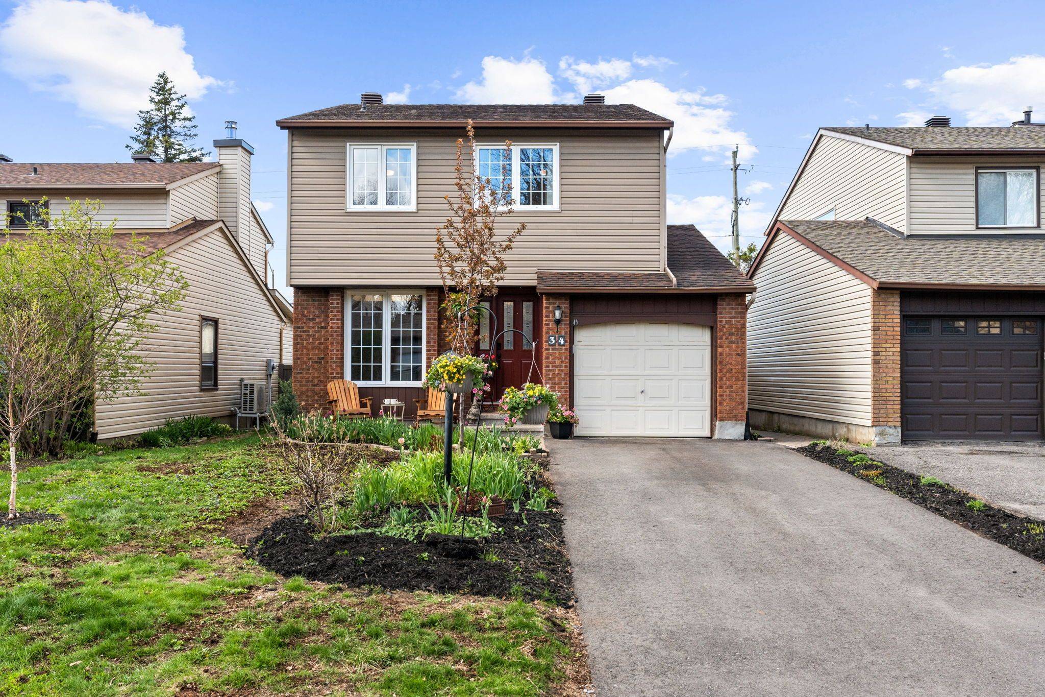 34 Melville DR, Barrhaven, ON K2J 2E9