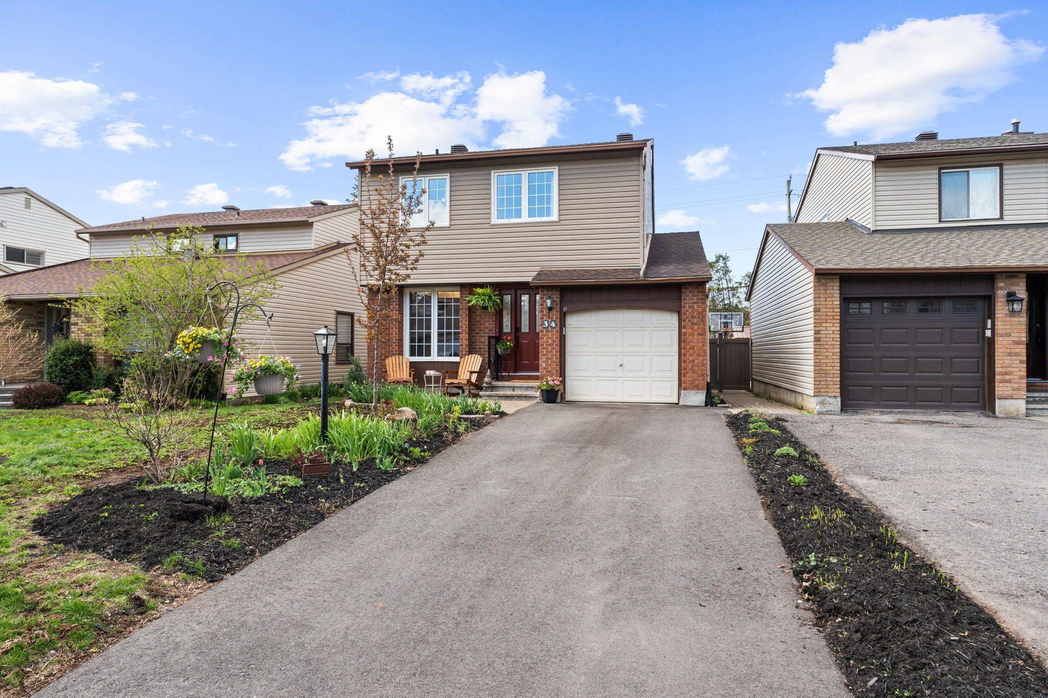 34 Melville DR, Barrhaven, ON K2J 2E9