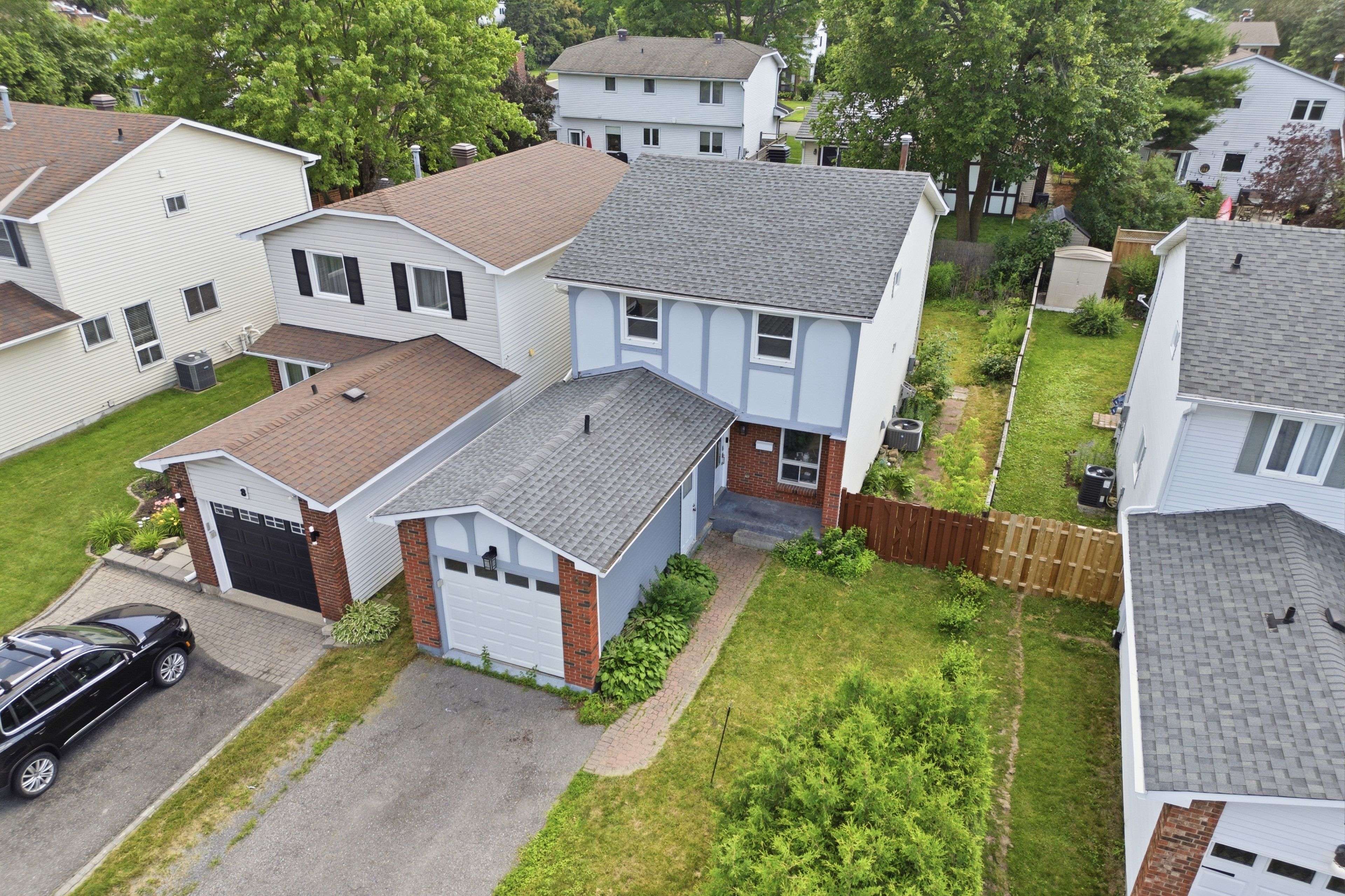 6 WOLFGANG DR, Barrhaven, ON K2J 1T1