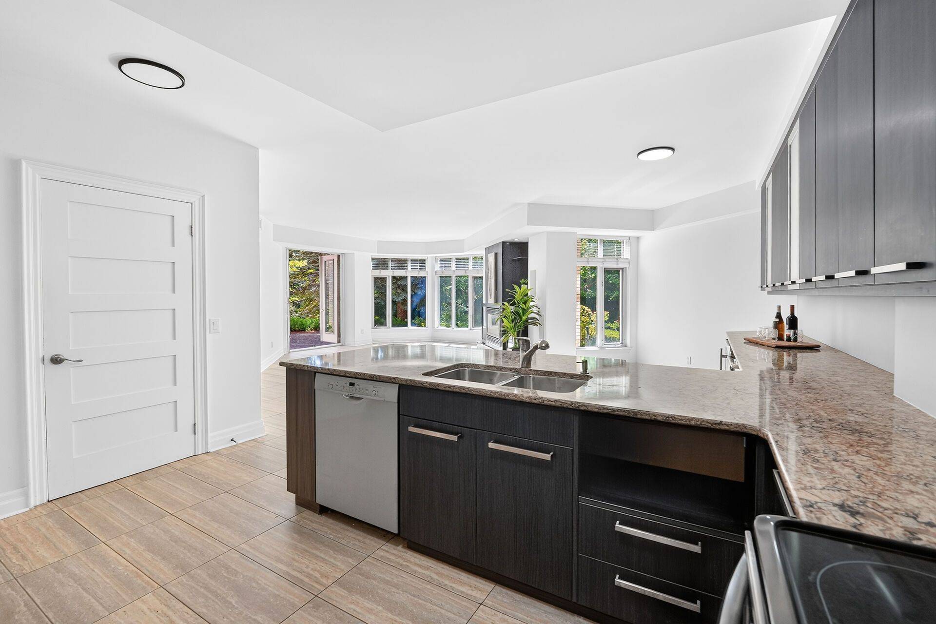 225 Ricardo ST #107, Niagara-on-the-lake, ON L0S 1J0