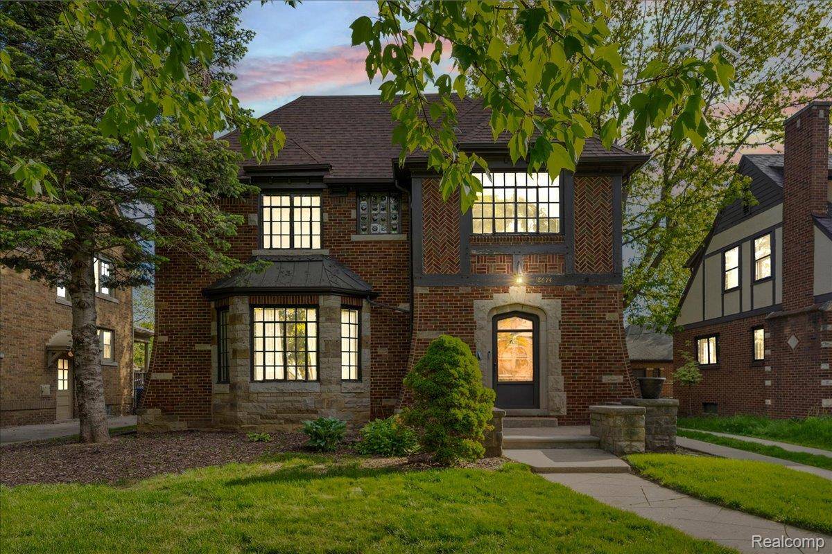 18674 Gainsborough RD, Detroit, MI 48223