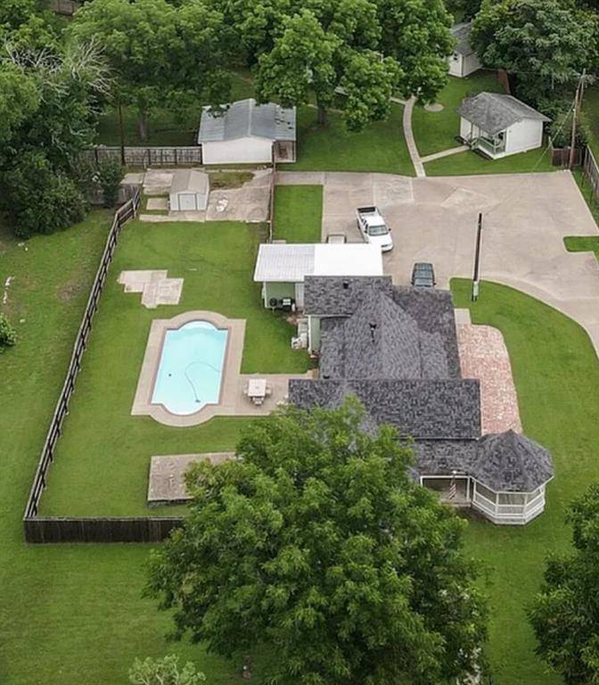 512 N Travis Street, Granbury, TX 76048
