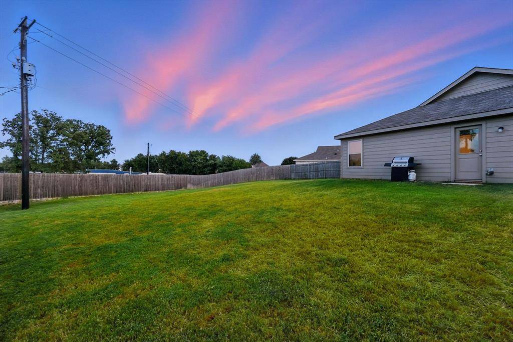 1404 Beach Drive, Azle, TX 76020