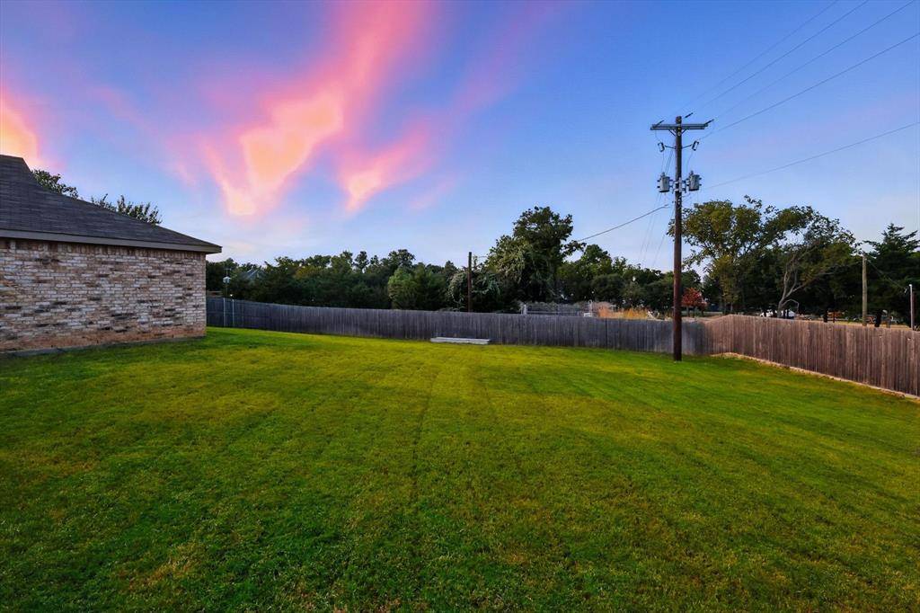 1404 Beach Drive, Azle, TX 76020
