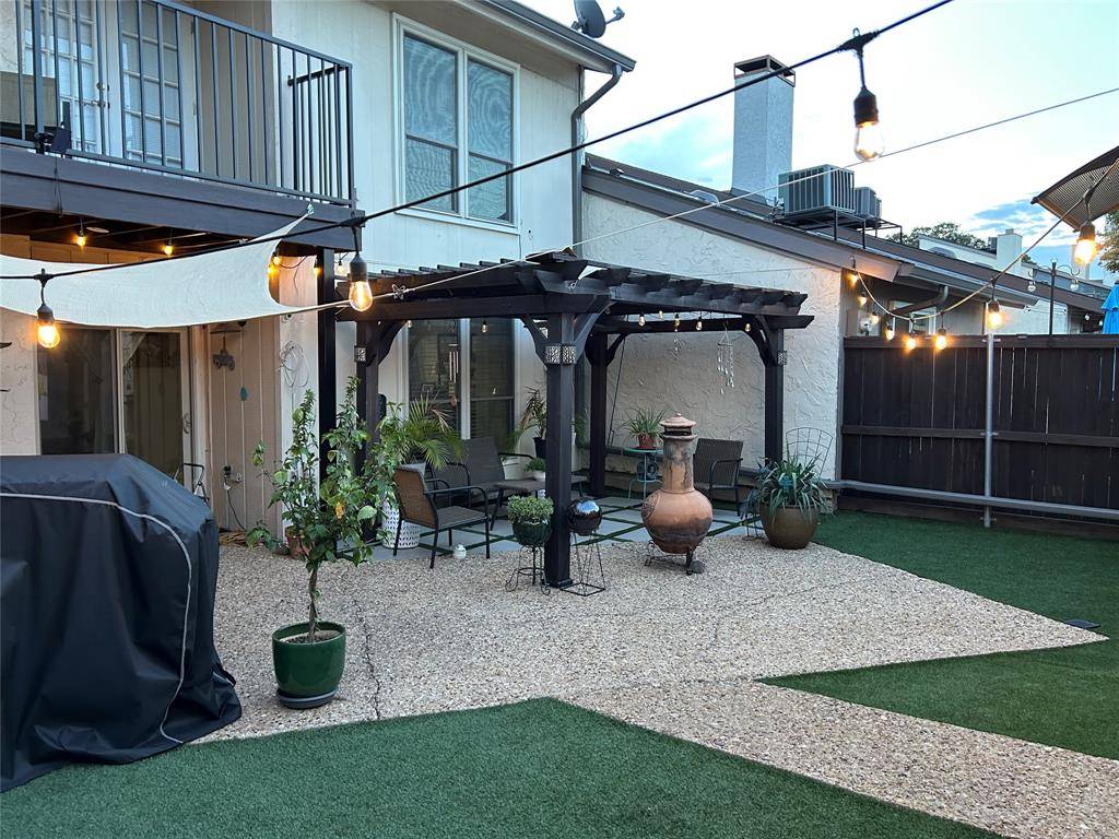 9446 Chimney Corner Lane, Dallas, TX 75243