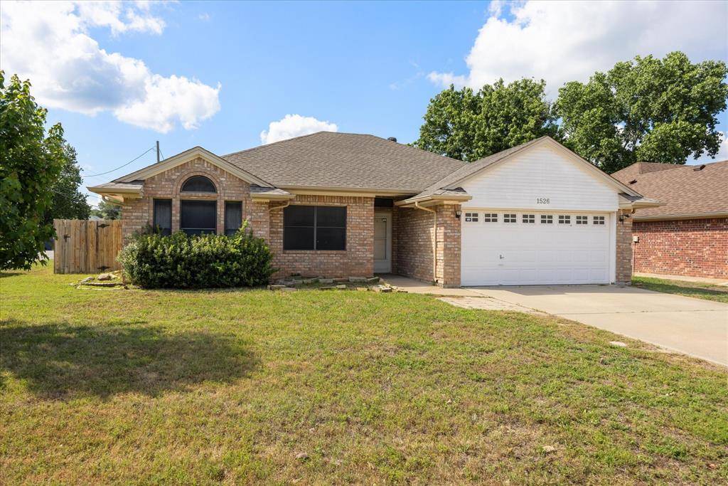 1526 Berry Patch Lane, Granbury, TX 76048