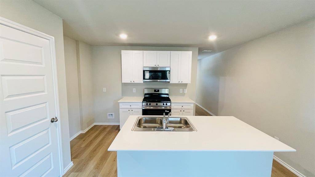 4137 WOODHILL BEND Drive, Fort Worth, TX 76036