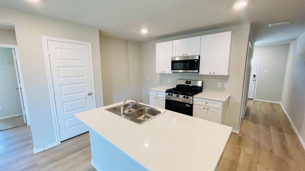 4137 WOODHILL BEND Drive, Fort Worth, TX 76036