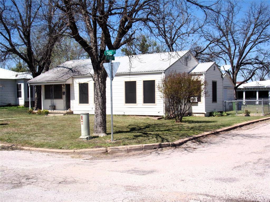 1902 W Dry Street, San Saba, TX 76877