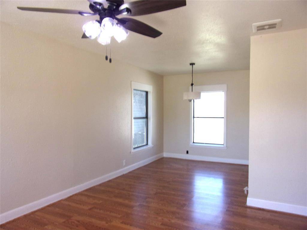 1902 W Dry Street, San Saba, TX 76877