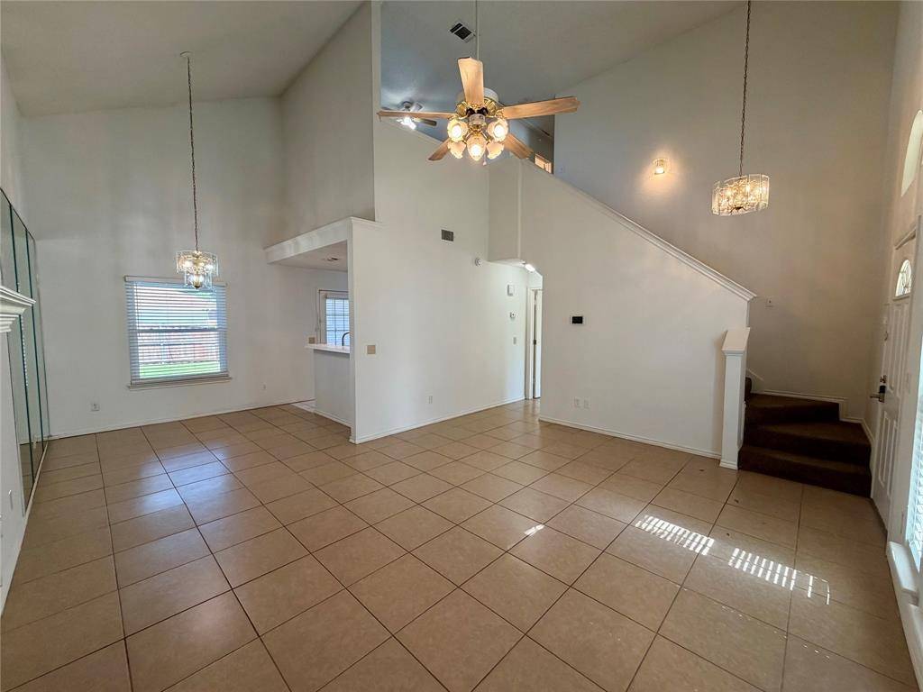 805 Hillbrooke Drive, Arlington, TX 76001