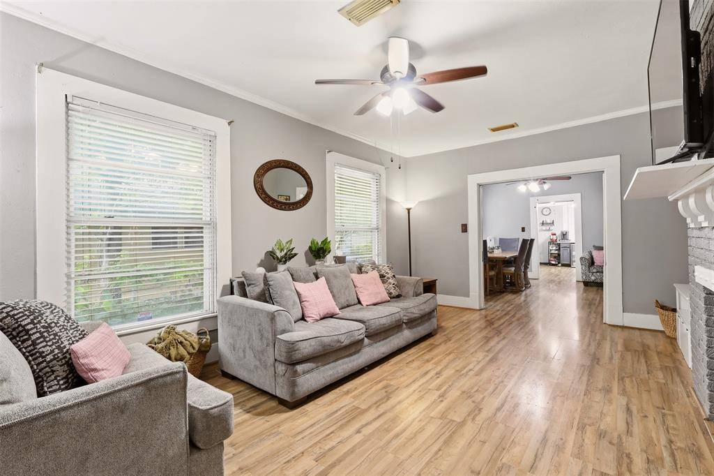 908 N Winnetka Avenue, Dallas, TX 75208