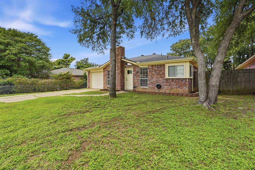 1122 Hidden Creek Drive, Mansfield, TX 76063