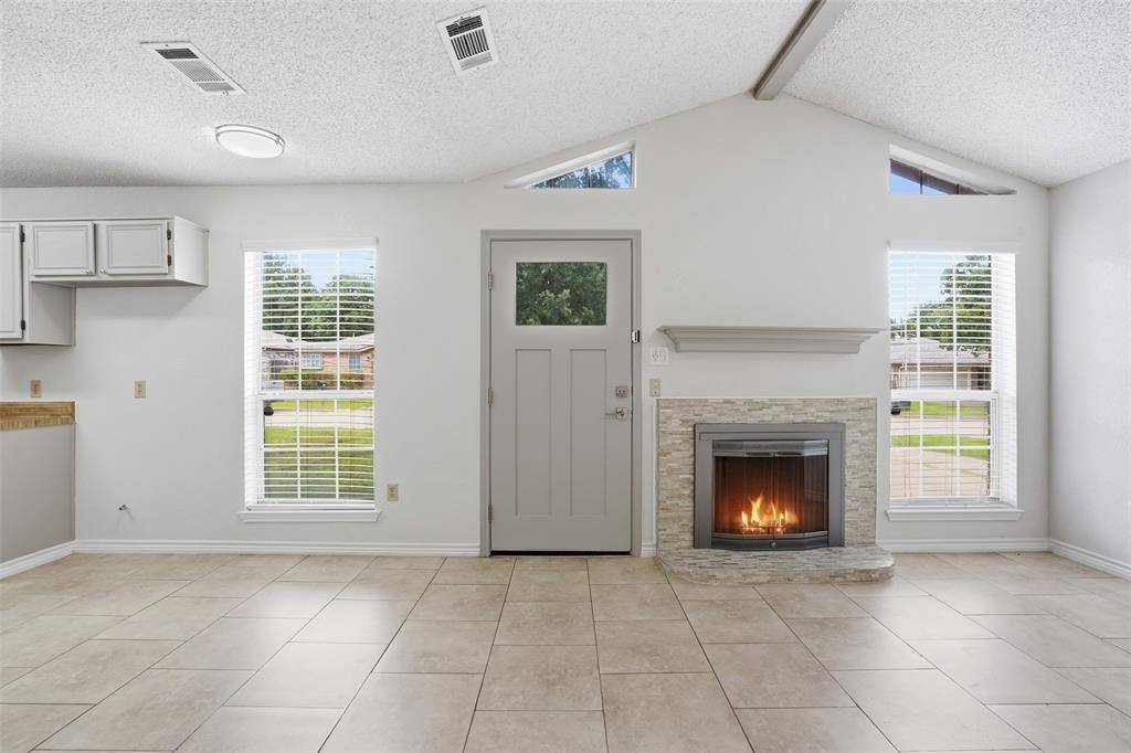 1122 Hidden Creek Drive, Mansfield, TX 76063